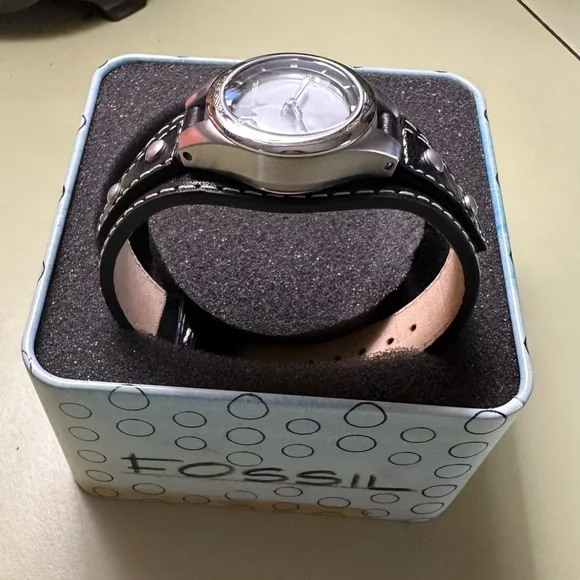 NIB Vintage Fossil Watch ‘04 - Picture 15 of 15
